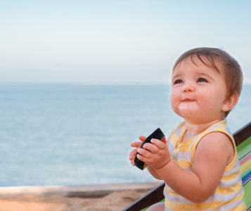 Хидратация и хранене на бебето през горещите летни дни