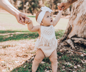 Какво да сложа в бебешката раница за яслата – задължителен есенен списък