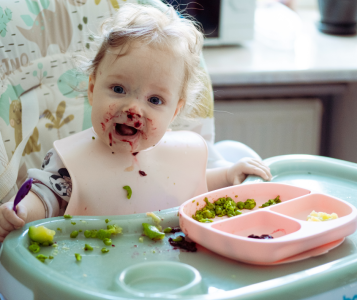 Захранване на бебето – кога, как и с какво да започнем