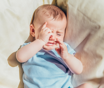 Защо бебето плаче непрекъснато? Причини и решения за по-спокойни дни и нощи