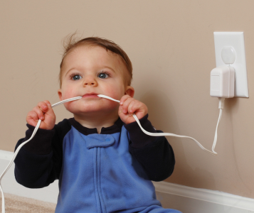 Smart BabyTech 2025: умни креватчета, бебефони и новото поколение грижа за бебето